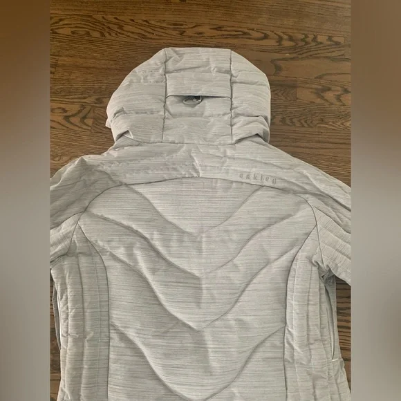 New Vintage Oakley Ski Jacket! Only worn maybe 3 times. - Picture 11 of 14